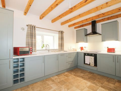 Fridge, dishwasher, electric kettle, cookware/dishes/utensils