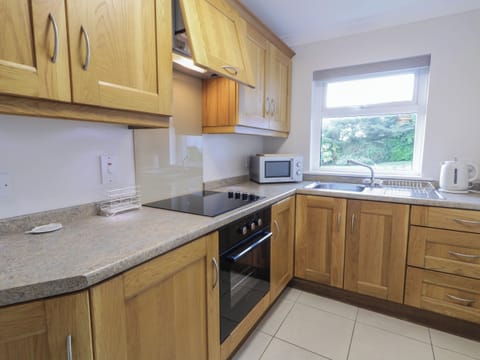 Cookware/dishes/utensils