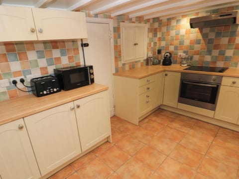 Fridge, dishwasher, electric kettle, toaster