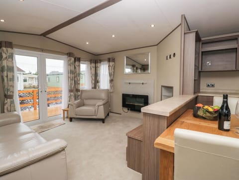Cottage | Living area | Fireplace