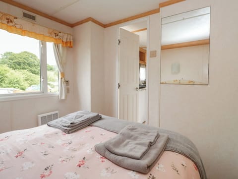 Cottage | 2 bedrooms, individually decorated, individually furnished