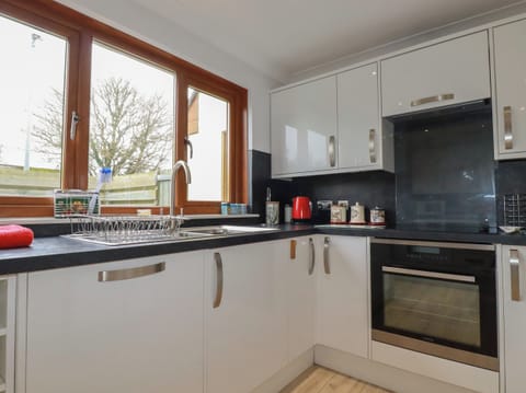 Fridge, dishwasher, electric kettle, cookware/dishes/utensils