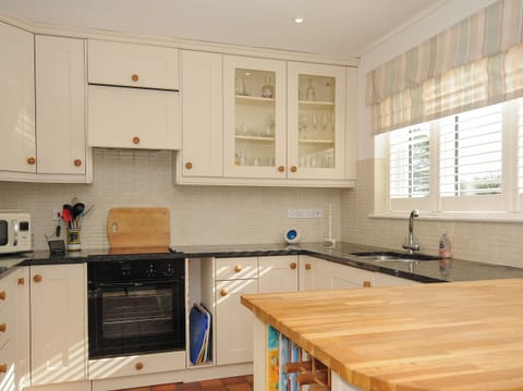 Fridge, dishwasher, electric kettle, toaster