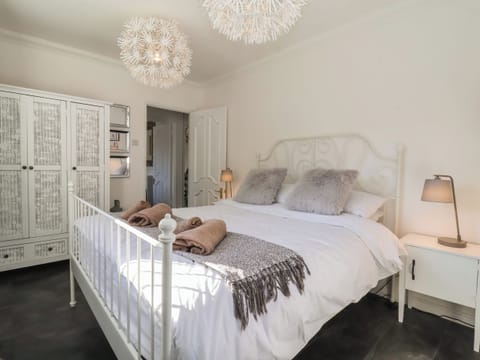 3 bedrooms, individually decorated, individually furnished, free WiFi