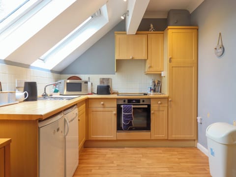 Fridge, dishwasher, electric kettle, toaster