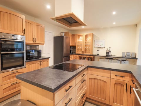 Fridge, dishwasher, electric kettle, toaster