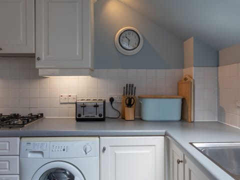 Fridge, dishwasher, cookware/dishes/utensils