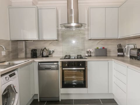 Fridge, dishwasher, cookware/dishes/utensils