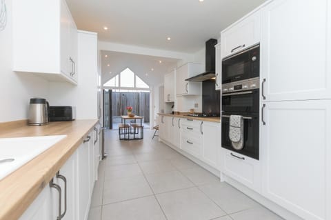 Dishwasher, toaster, cookware/dishes/utensils