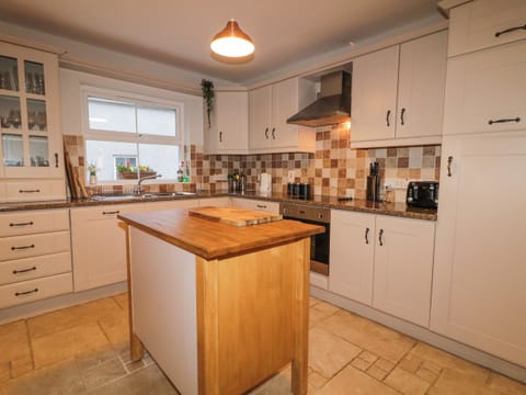 Fridge, electric kettle, toaster, cookware/dishes/utensils