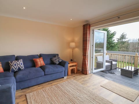 Cottage | Living area | Fireplace