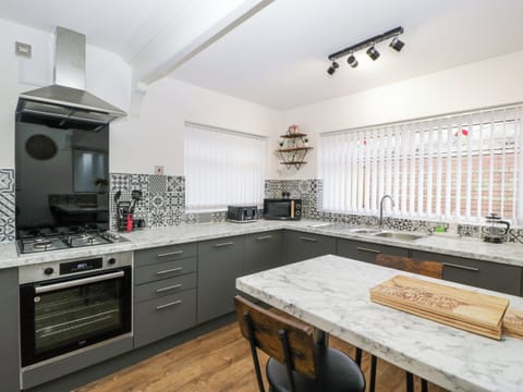 Fridge, dishwasher, cookware/dishes/utensils