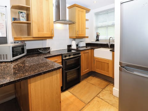 Fridge, dishwasher, cookware/dishes/utensils