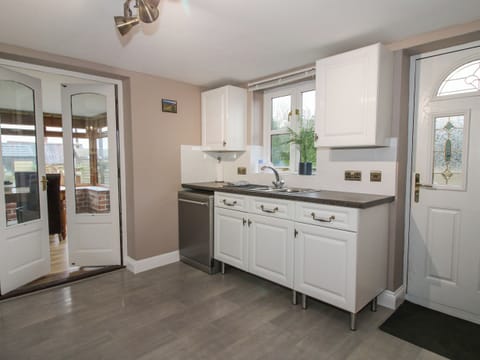 Dishwasher, cookware/dishes/utensils