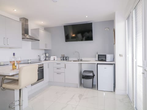 Fridge, dishwasher, electric kettle, toaster