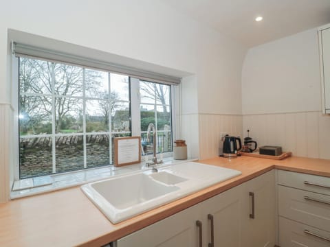 Fridge, dishwasher, electric kettle, toaster