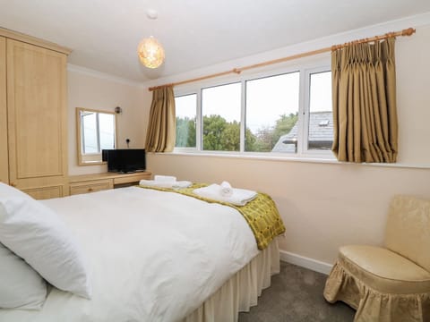 2 bedrooms, individually decorated, individually furnished, free WiFi