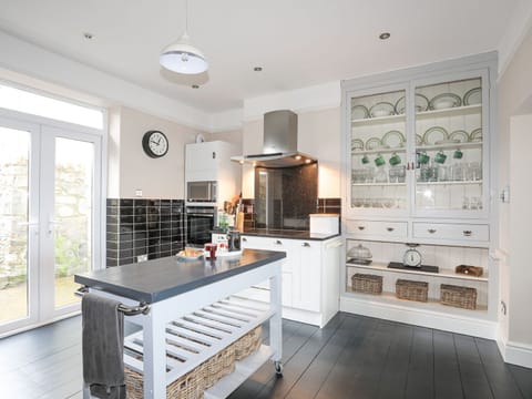 Fridge, dishwasher, electric kettle, toaster