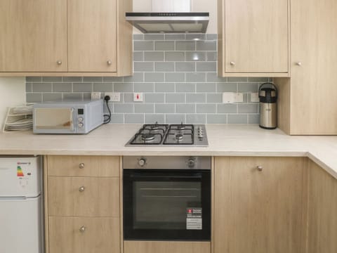 Dishwasher, electric kettle, toaster, cookware/dishes/utensils