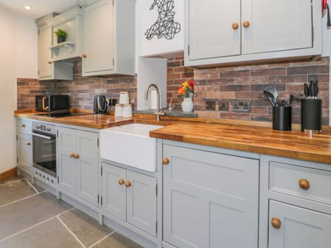 Fridge, electric kettle, toaster, cookware/dishes/utensils
