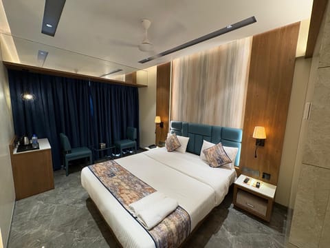 Executive Room | In-room safe, desk, iron/ironing board, free WiFi