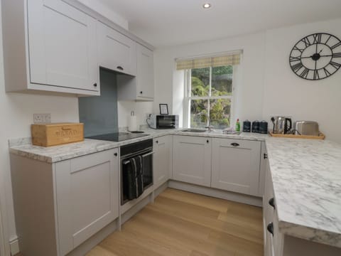 Fridge, dishwasher, electric kettle, toaster