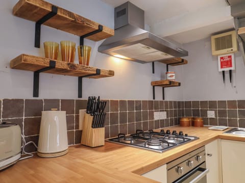 Fridge, cookware/dishes/utensils