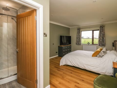 3 bedrooms, individually decorated, individually furnished, free WiFi