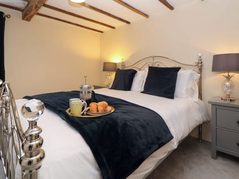 3 bedrooms, individually decorated, individually furnished, free WiFi