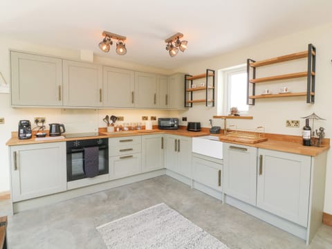 Fridge, dishwasher, electric kettle, toaster