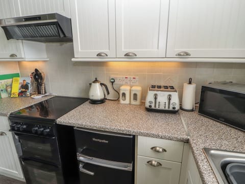 Cookware/dishes/utensils