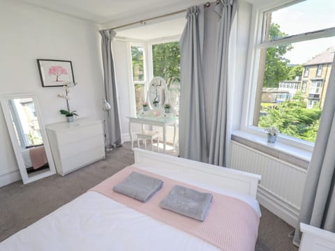 6 bedrooms, individually decorated, individually furnished, free WiFi