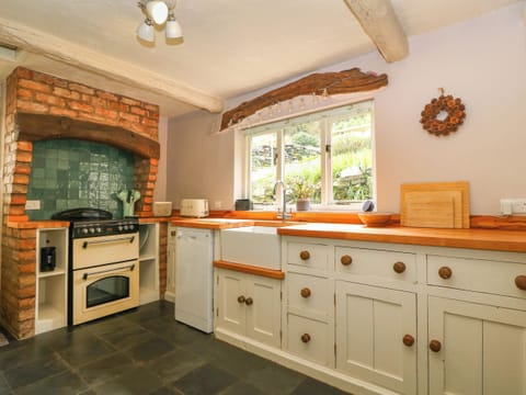 Dishwasher, cookware/dishes/utensils