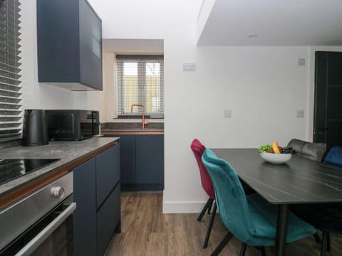 Fridge, electric kettle, toaster, cookware/dishes/utensils