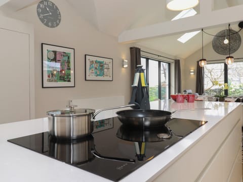 Fridge, dishwasher, electric kettle, cookware/dishes/utensils