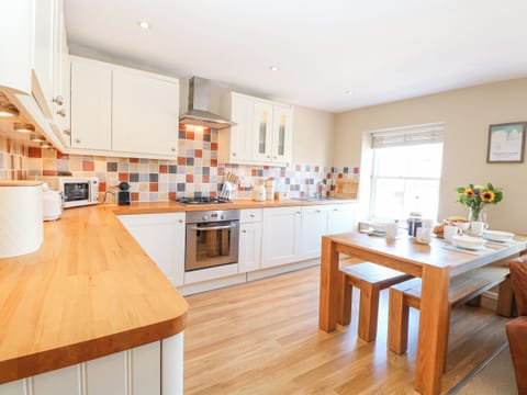 Fridge, dishwasher, electric kettle, toaster