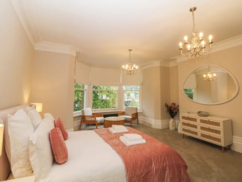 6 bedrooms, individually decorated, individually furnished, free WiFi