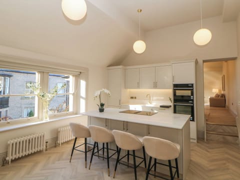 Fridge, dishwasher, electric kettle, toaster