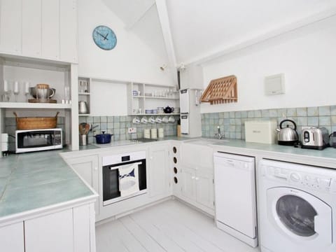 Dishwasher, cookware/dishes/utensils