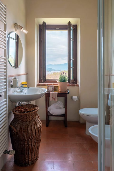 Superior Condo, Lake View | Bathroom | Free toiletries, hair dryer, soap, shampoo