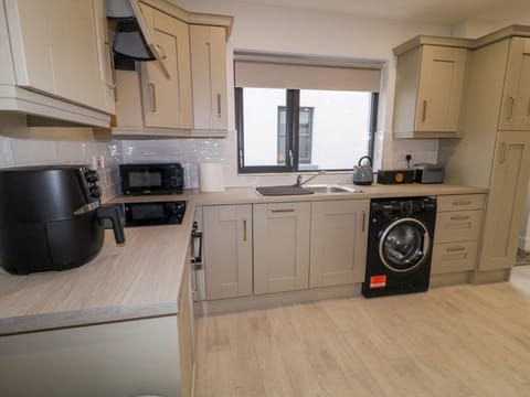 Dishwasher, cookware/dishes/utensils