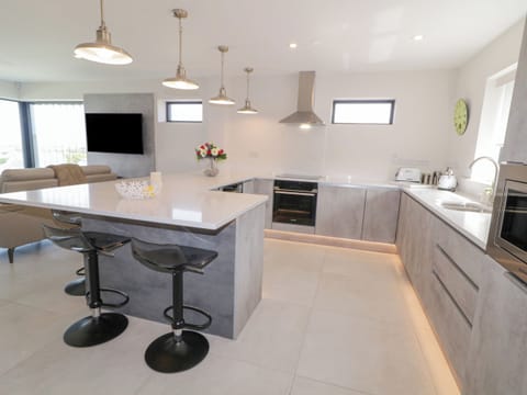 Cookware/dishes/utensils