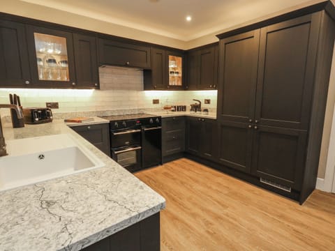 Fridge, dishwasher, toaster, cookware/dishes/utensils