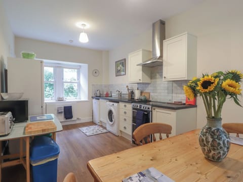 Fridge, dishwasher, toaster, cookware/dishes/utensils