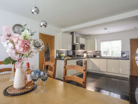 Fridge, dishwasher, electric kettle, toaster