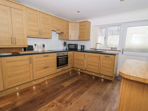 Fridge, dishwasher, electric kettle, toaster