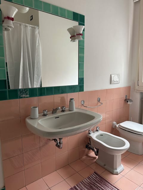 Family Apartment, 1 Bedroom | Bathroom