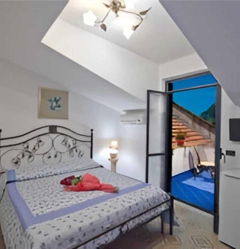 Basic Townhome | 1 bedroom, iron/ironing board, free WiFi