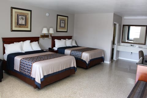 Deluxe Double Room | Iron/ironing board, free WiFi