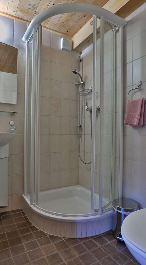 Comfort Double Room, Mountain View | Bathroom
